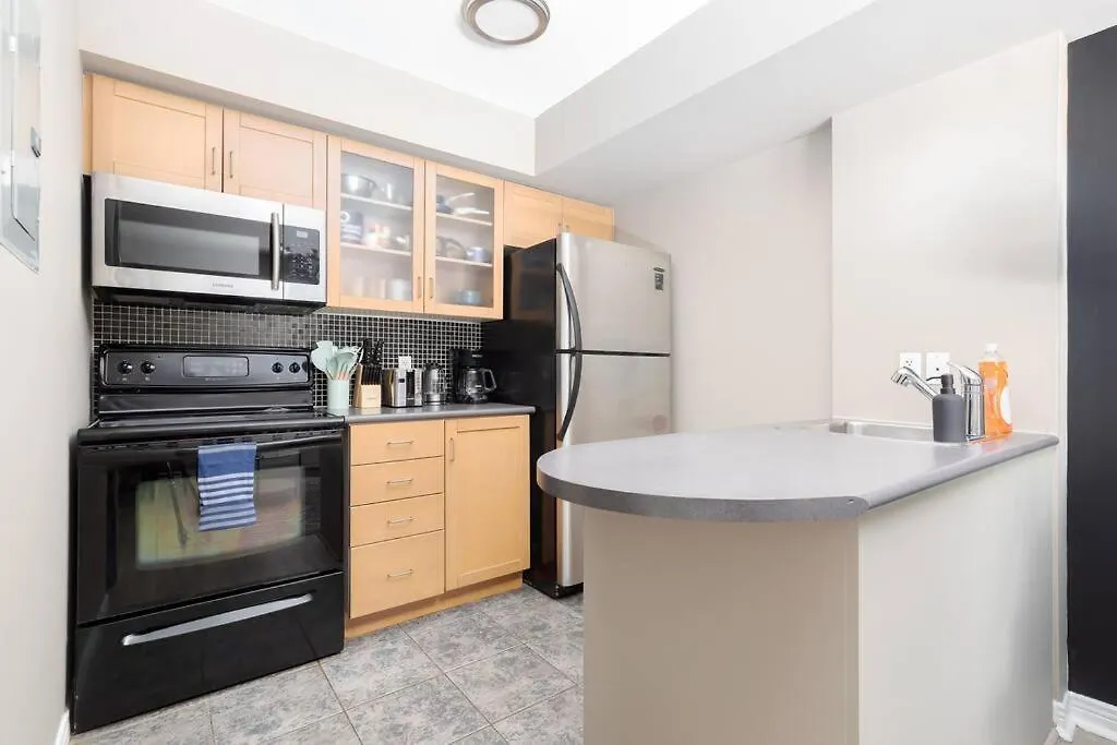 Lakeside Haven: Cozy Townhome In Liberty Village! Toronto 0*,