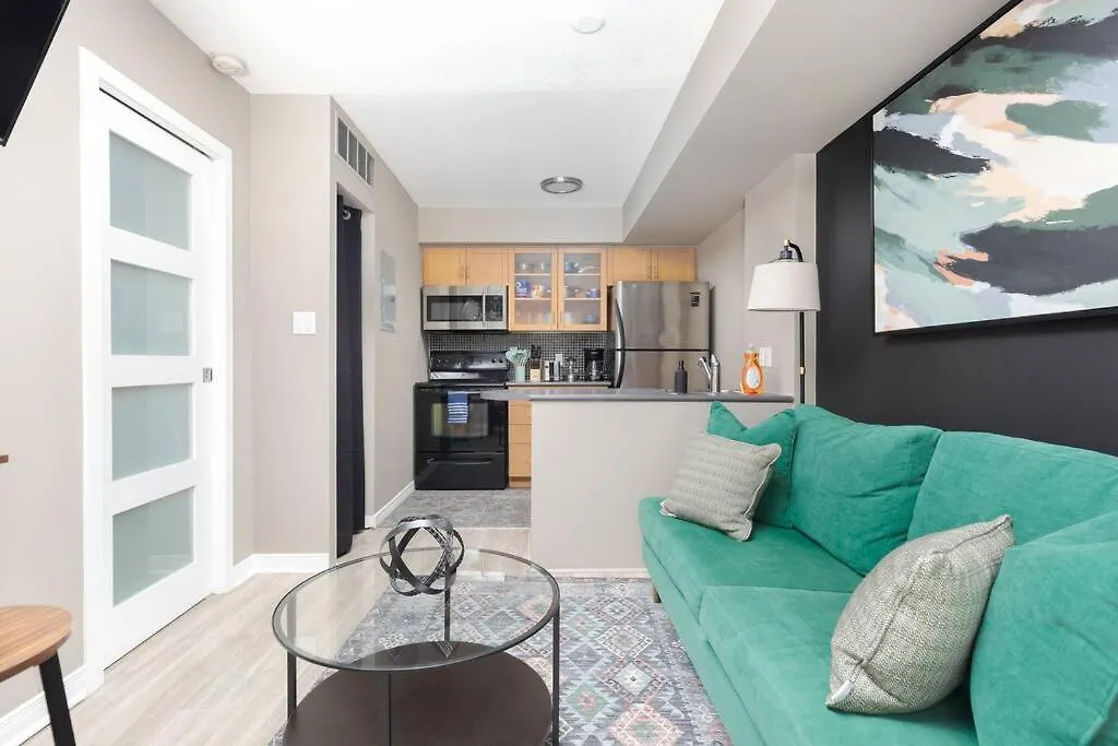 Lakeside Haven: Cozy Townhome In Liberty Village! Toronto 0*,  Canada