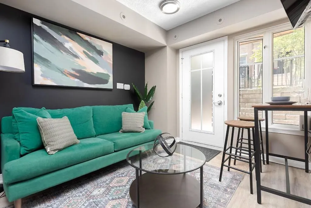 Lakeside Haven: Cozy Townhome In Liberty Village! Toronto