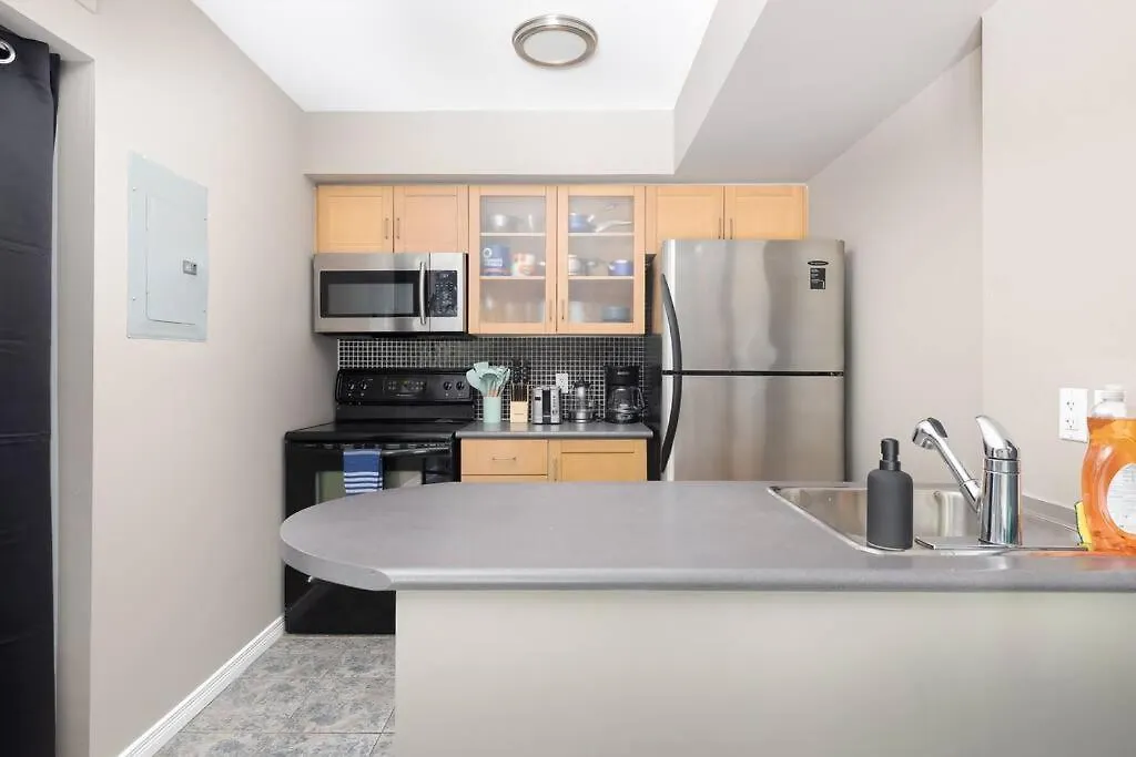 Lakeside Haven: Cozy Townhome In Liberty Village! Toronto 0*,  Canada